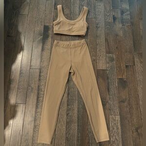 Alo Yoga taupe ribbed set